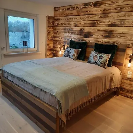 شقة Grosse Auszeit Eifel Mit Sauna, Kamin Und Terrasse