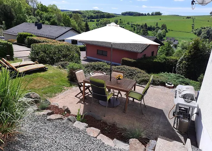 Grosse Auszeit Eifel Mit Sauna, Kamin Und Terrasse
